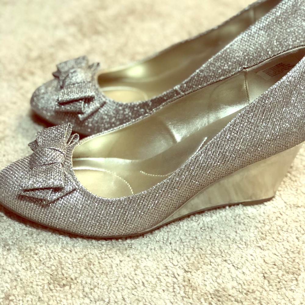Metallic wedges